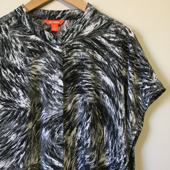 Trippy Furry Swirl Banded Collar Cap Sleeve Shirt - Picture 4 of 16